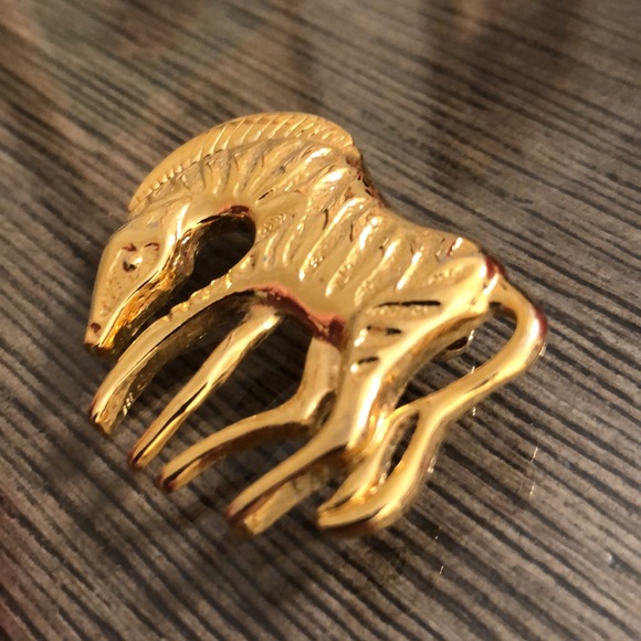 Vintage Goldtone Zebra Pin Animal Safari - Picture 2 of 12
